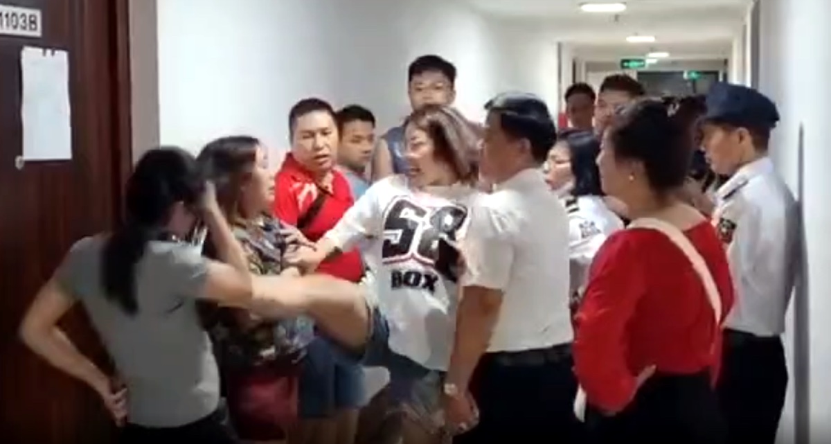 Vụ người phụ nữ đạp cư d&acirc;n tại chung cư Đồng Ph&aacute;t: Nạn nh&acirc;n được chỉ định phẫu thuật- Ảnh 1.
