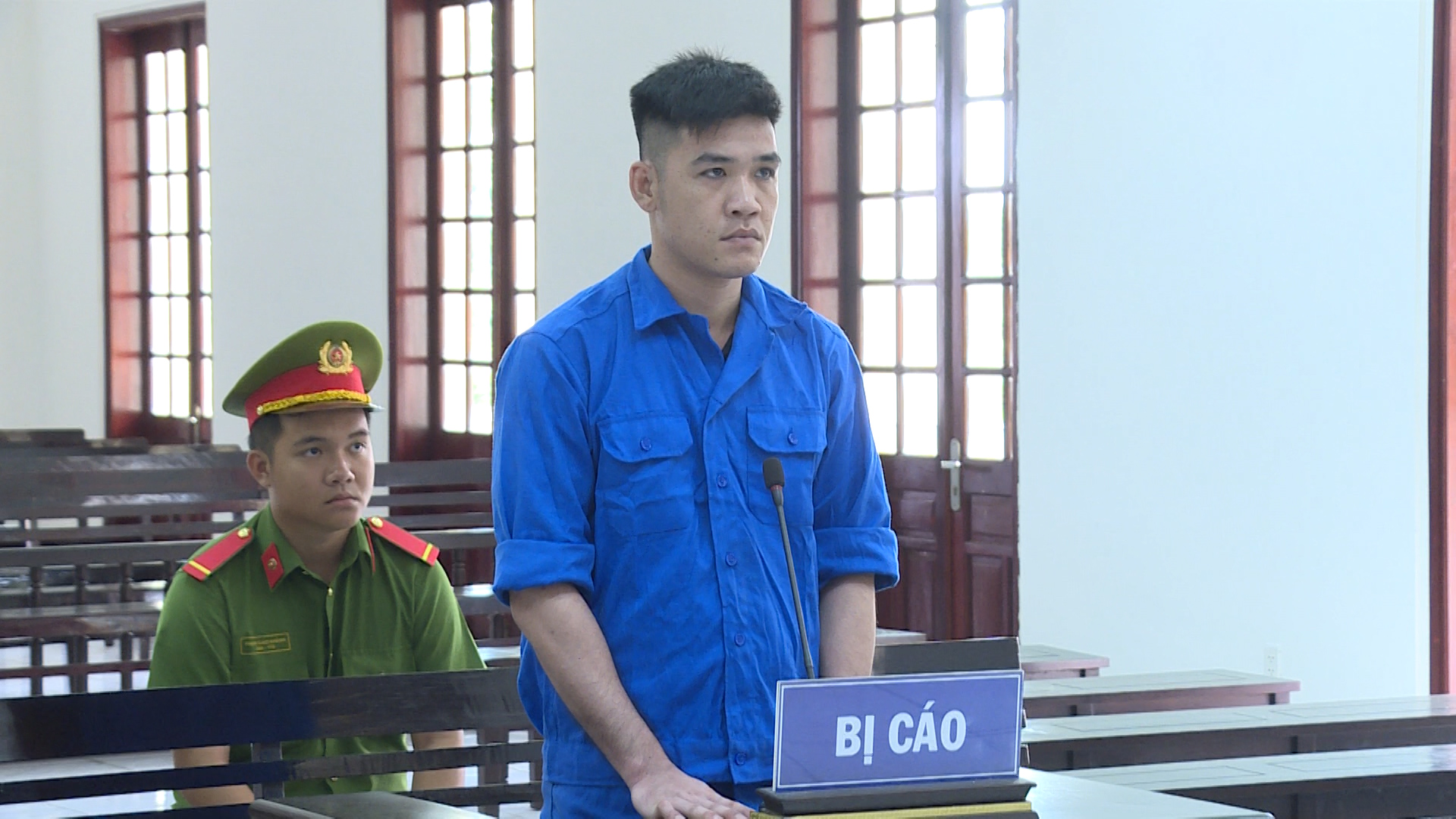 Tòa bất ngờ giảm án cho thanh niên 2 tiền án, dùng súng bắn chỉ thiên dọa người đòi nợ- Ảnh 1. Tòa bất ngờ giảm án cho thanh niên 2 tiền án, dùng súng bắn chỉ thiên dọa người đòi nợ- Ảnh 1.