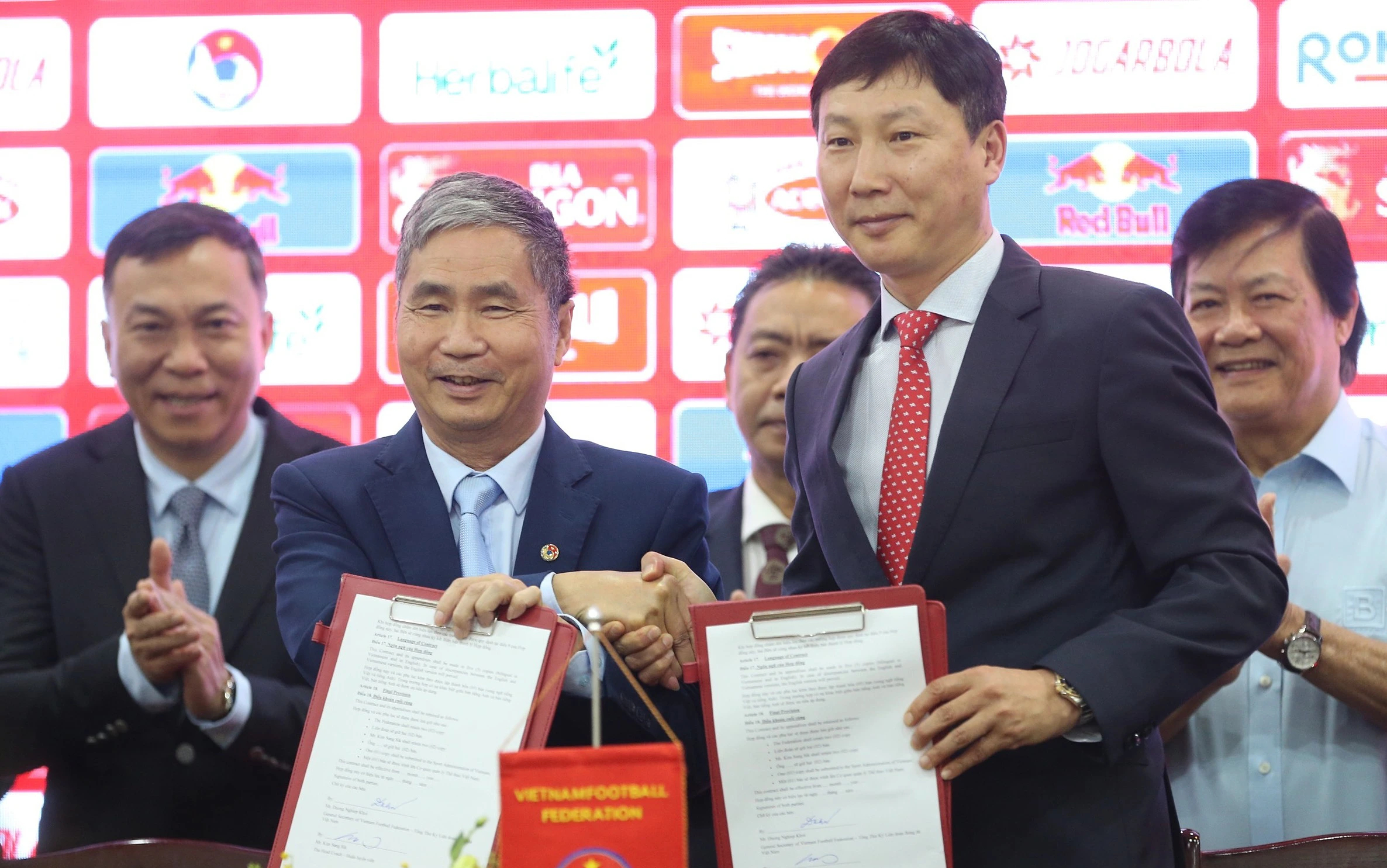 B&aacute;o H&agrave;n Quốc lo nh&acirc;n vật đặc biệt n&agrave;y sẽ khiến HLV Kim Sang-sik gặp kh&oacute; tại Việt Nam- Ảnh 2.