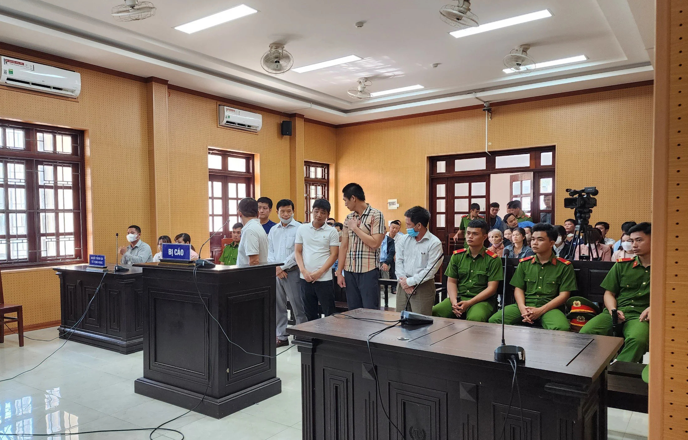 Gi&aacute;m đốc Trung t&acirc;m ph&aacute;p y nhận hối lộ bao nhi&ecirc;u tiền để "đẻ" nhiều gi&aacute;m định giả?- Ảnh 2.