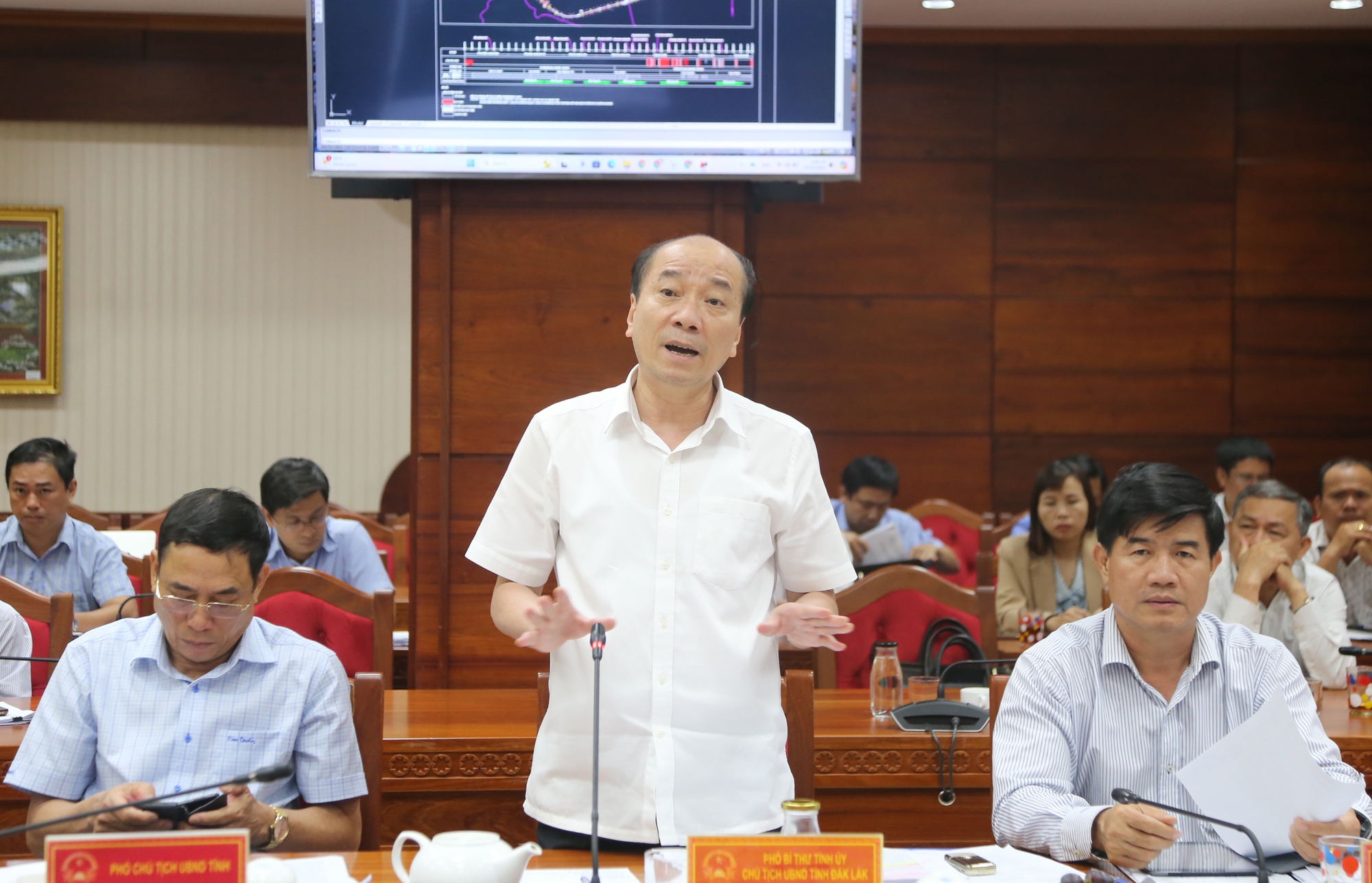 Chủ tịch Đắk Lắk sốt ruột việc cấp ph&eacute;p b&atilde;i đổ thải cao tốc Kh&aacute;nh H&ograve;a - Bu&ocirc;n Ma Thuột - Ảnh 2.