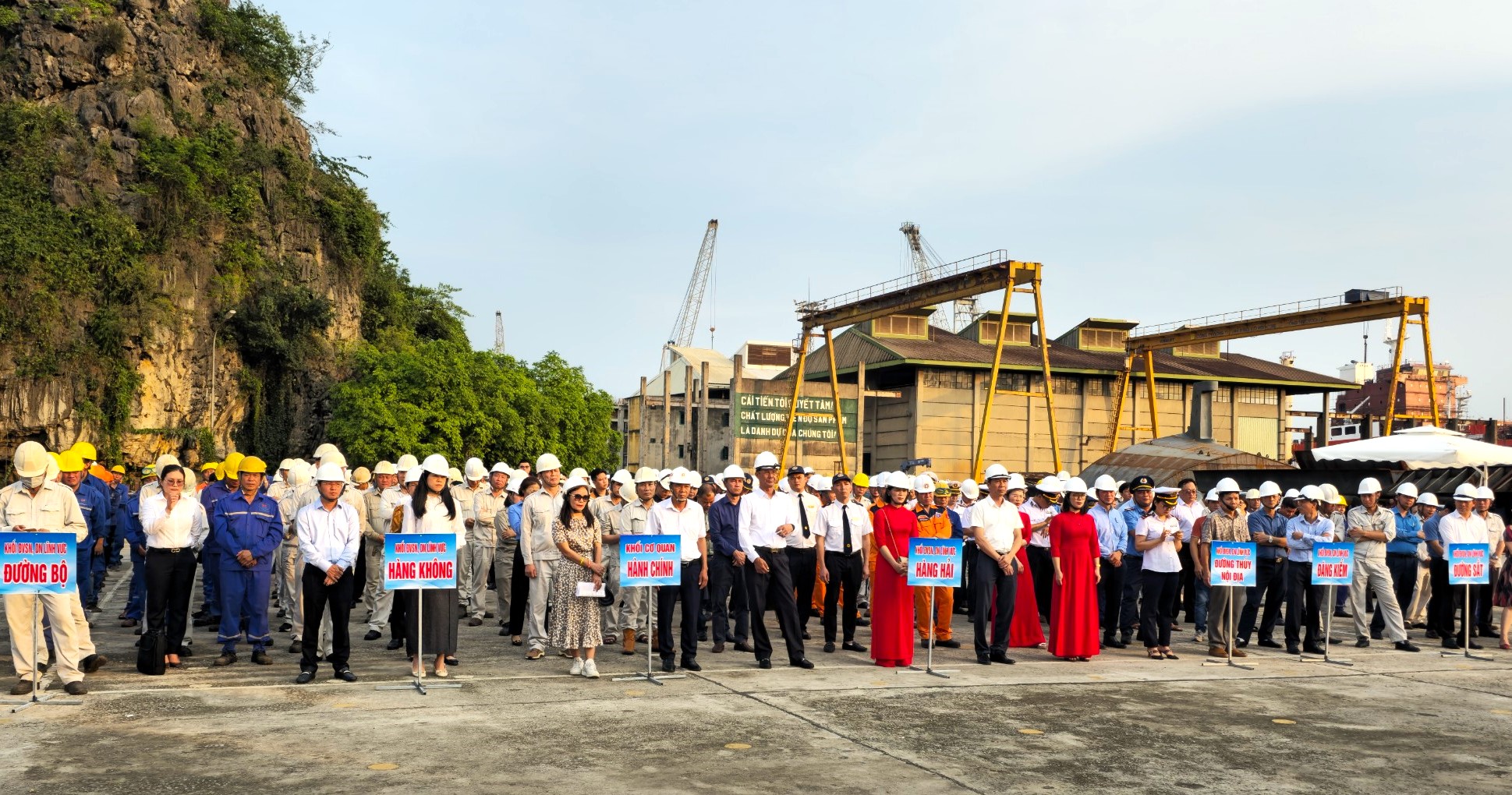 Bộ GTVT ph&aacute;t động Th&aacute;ng h&agrave;nh động về An to&agrave;n, vệ sinh lao động năm 2024- Ảnh 2.