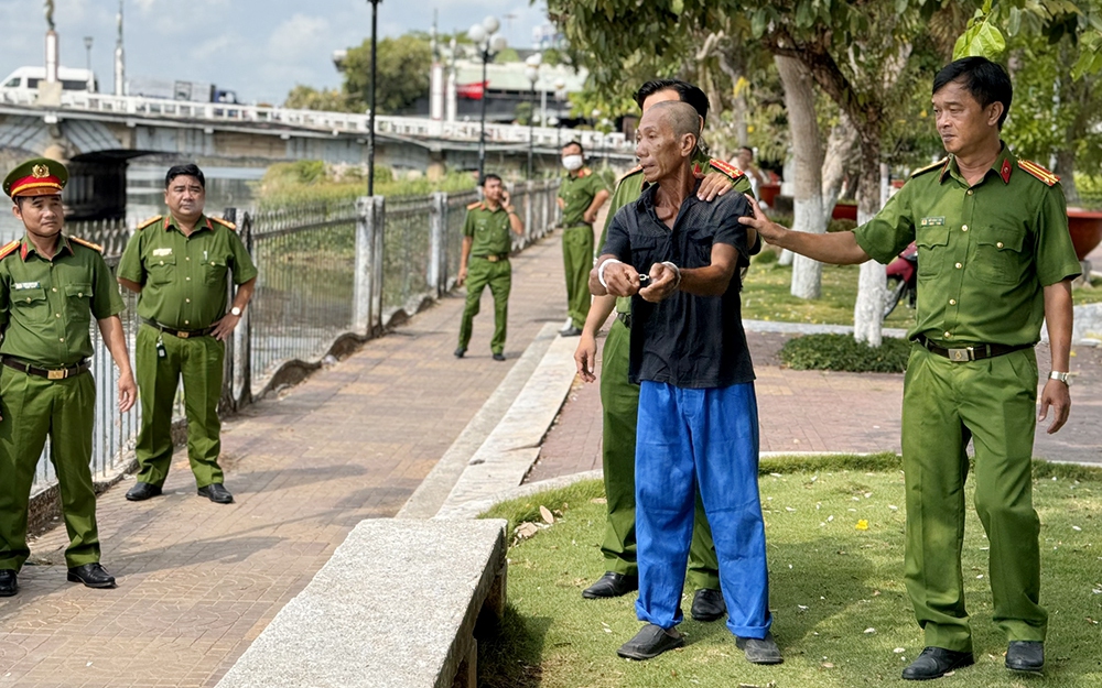 Ba người sống lang thang cướp tiền của nhau dẫn đến &aacute;n mạng