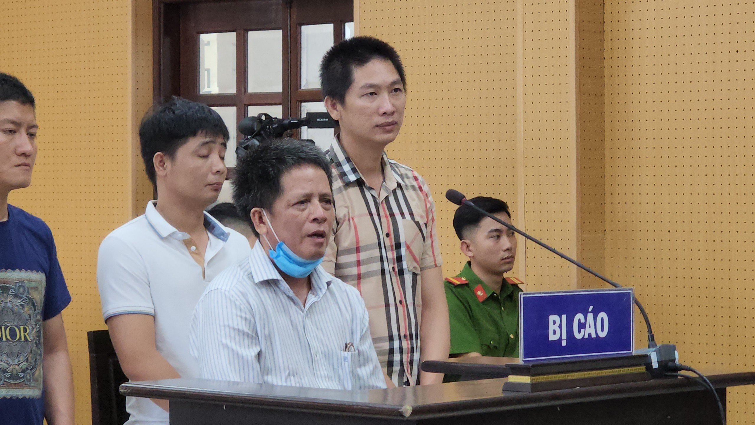 Gi&aacute;m đốc Trung t&acirc;m ph&aacute;p y nhận hối lộ bao nhi&ecirc;u tiền để "đẻ" nhiều gi&aacute;m định giả?- Ảnh 1.