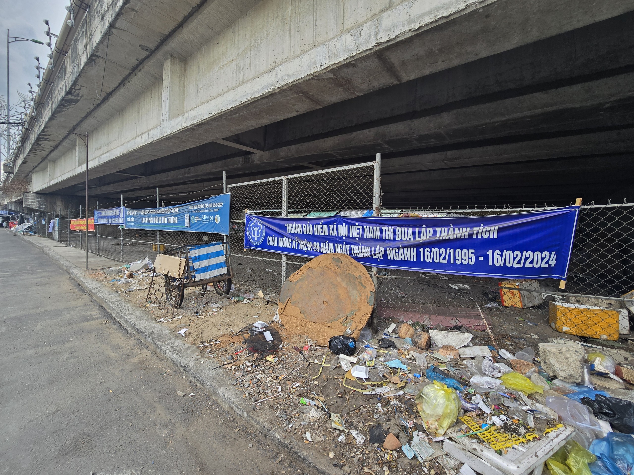 Cần Thơ c&oacute; cho ph&eacute;p mở b&atilde;i xe, x&oacute;a t&igrave;nh trạng nhếch nh&aacute;c dưới gầm cầu?- Ảnh 6.