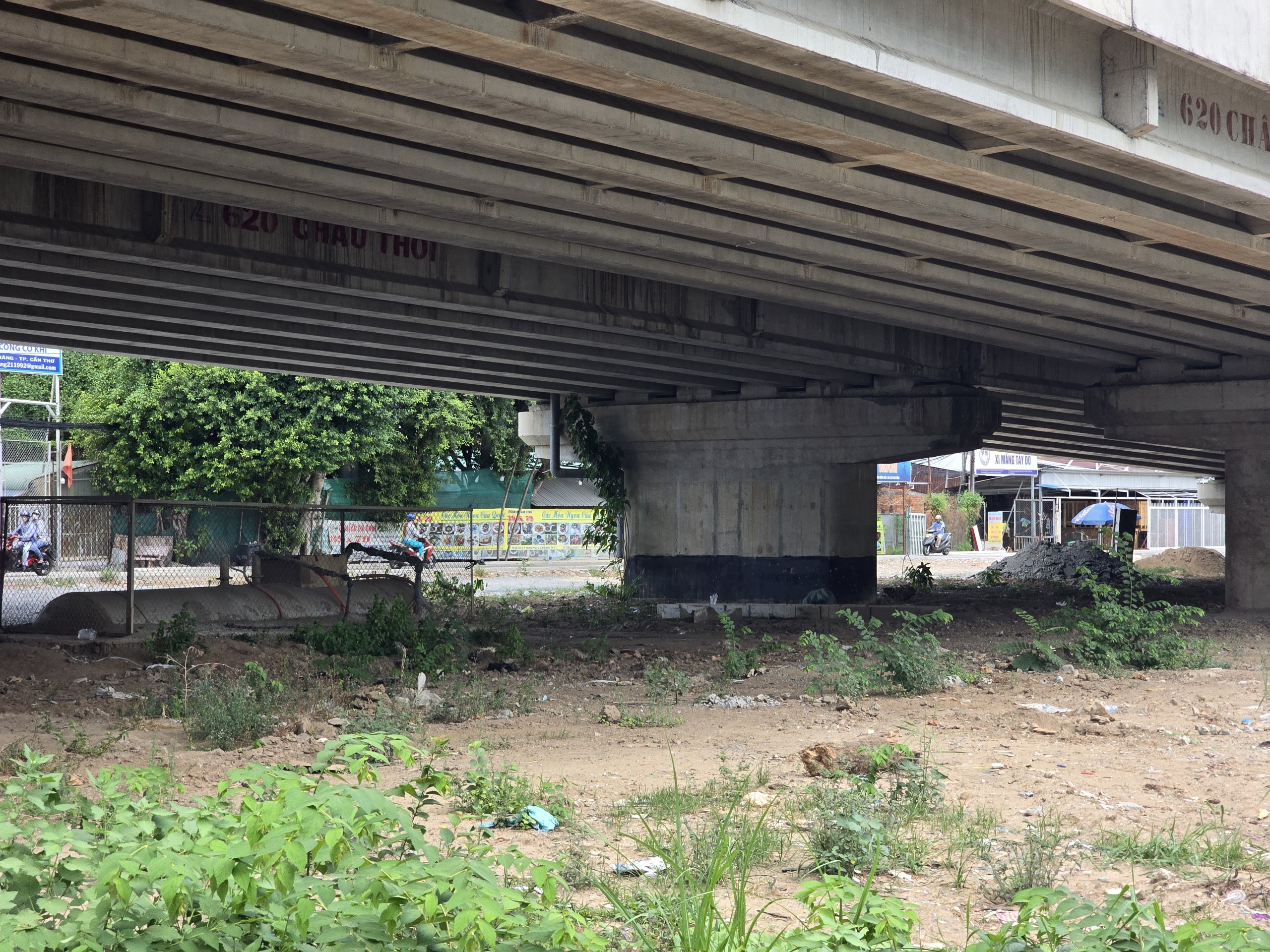 Cần Thơ c&oacute; cho ph&eacute;p mở b&atilde;i xe, x&oacute;a t&igrave;nh trạng nhếch nh&aacute;c dưới gầm cầu?- Ảnh 14.