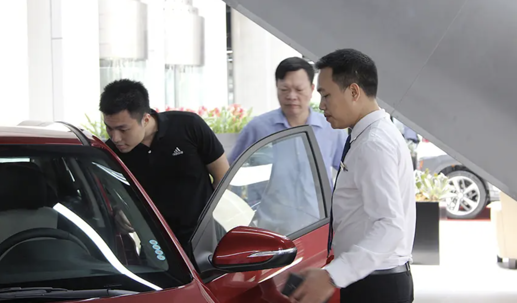 Mua &ocirc; t&ocirc; cũ được gia hạn đăng kiểm, chủ xe cần lưu &yacute; g&igrave;?- Ảnh 1.
