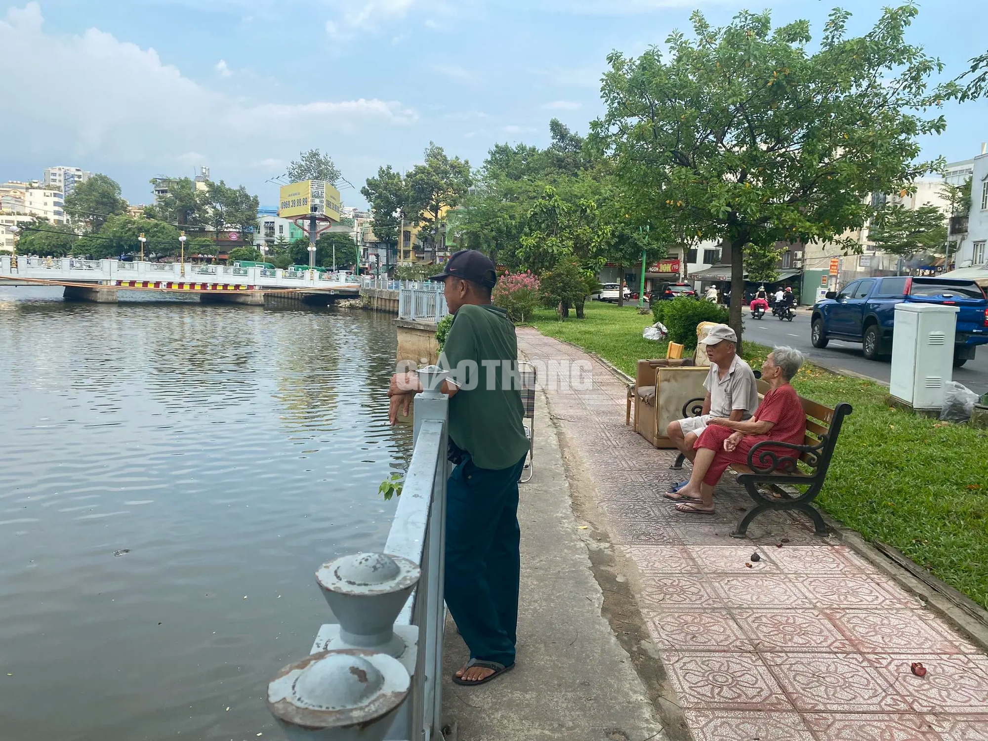 Khoảng 20 tấn c&aacute; chết tr&ecirc;n k&ecirc;nh Nhi&ecirc;u Lộc - Thị Ngh&egrave; sau trận mưa đầu m&ugrave;a- Ảnh 15.