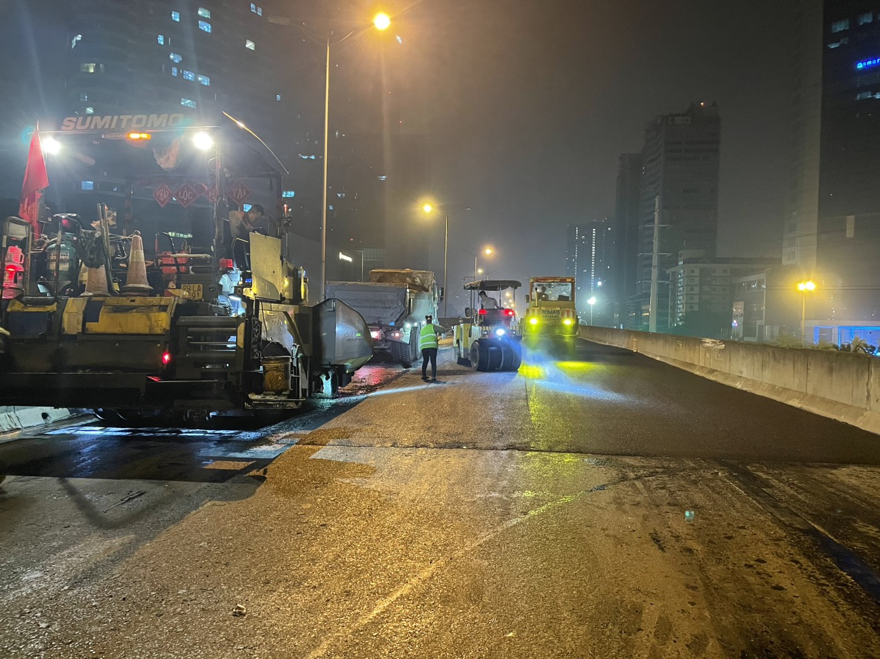 H&agrave; Nội xuy&ecirc;n đ&ecirc;m khắc phục hư hỏng khe co gi&atilde;n tr&ecirc;n đường V&agrave;nh đai 3- Ảnh 2.