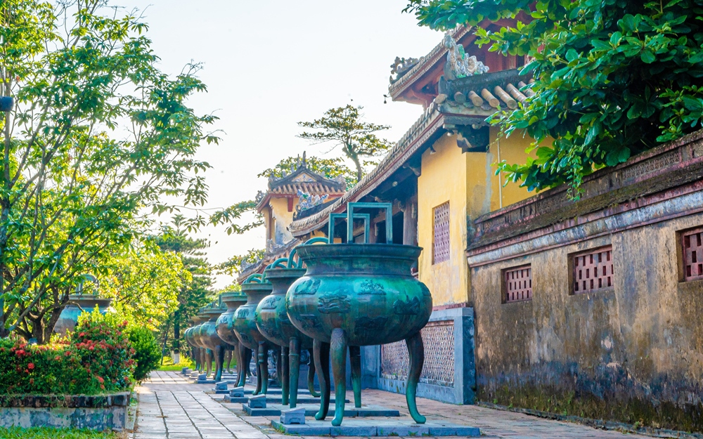 Cửu đỉnh ở Ho&agrave;ng cung Huế được vinh danh di sản tư liệu thế giới