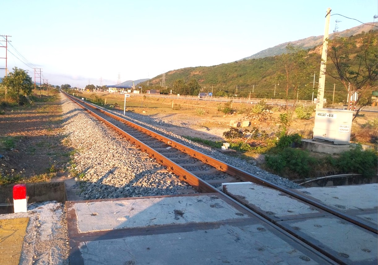 B&igrave;nh Thuận: Xử l&yacute; nghi&ecirc;m nạn lấn chiếm h&agrave;nh lang an to&agrave;n đường sắt- Ảnh 1.