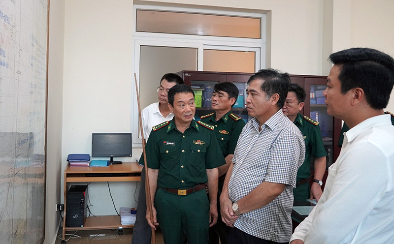 Huy động h&agrave;ng trăm người, t&agrave;u c&aacute; t&igrave;m kiếm 10 ngư d&acirc;n mất t&iacute;ch- Ảnh 1.