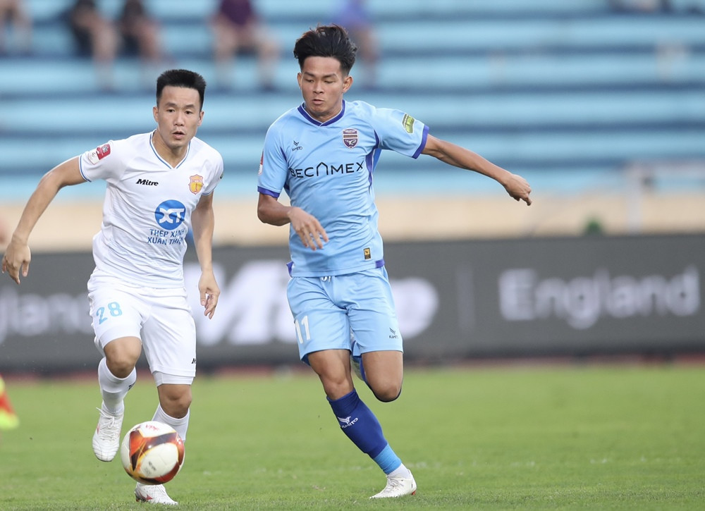 HLV Nam Định bất ngờ tiến cử 3 gương mặt lạ cho tuyển Việt Nam- Ảnh 1. HLV Nam Định bất ngờ tiến cử 3 gương mặt lạ cho tuyển Việt Nam- Ảnh 1.