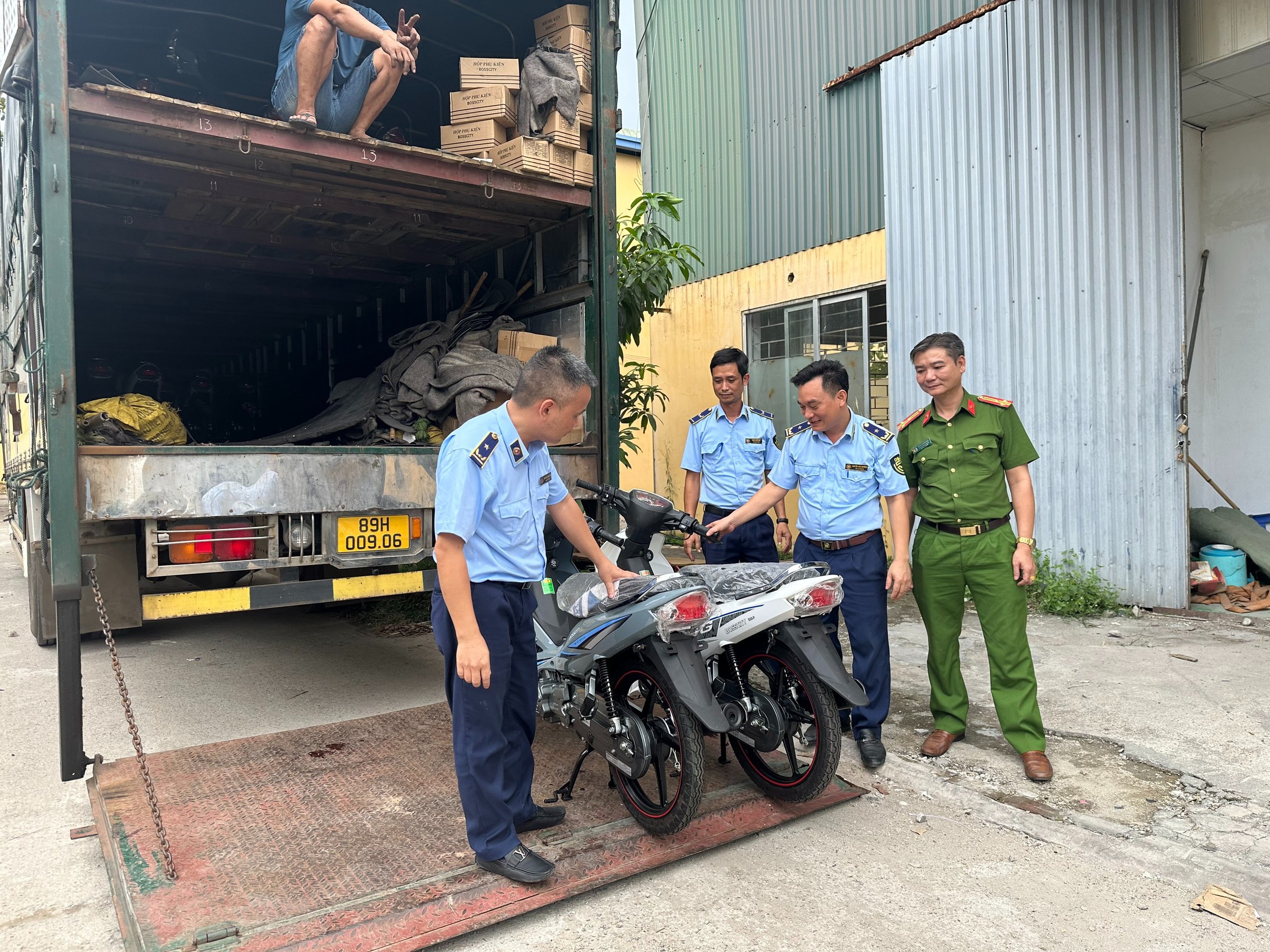 Khởi tố vụ &aacute;n sản xuất, bu&ocirc;n b&aacute;n h&agrave;ng giả tại C&ocirc;ng ty Lifan- Ảnh 1.