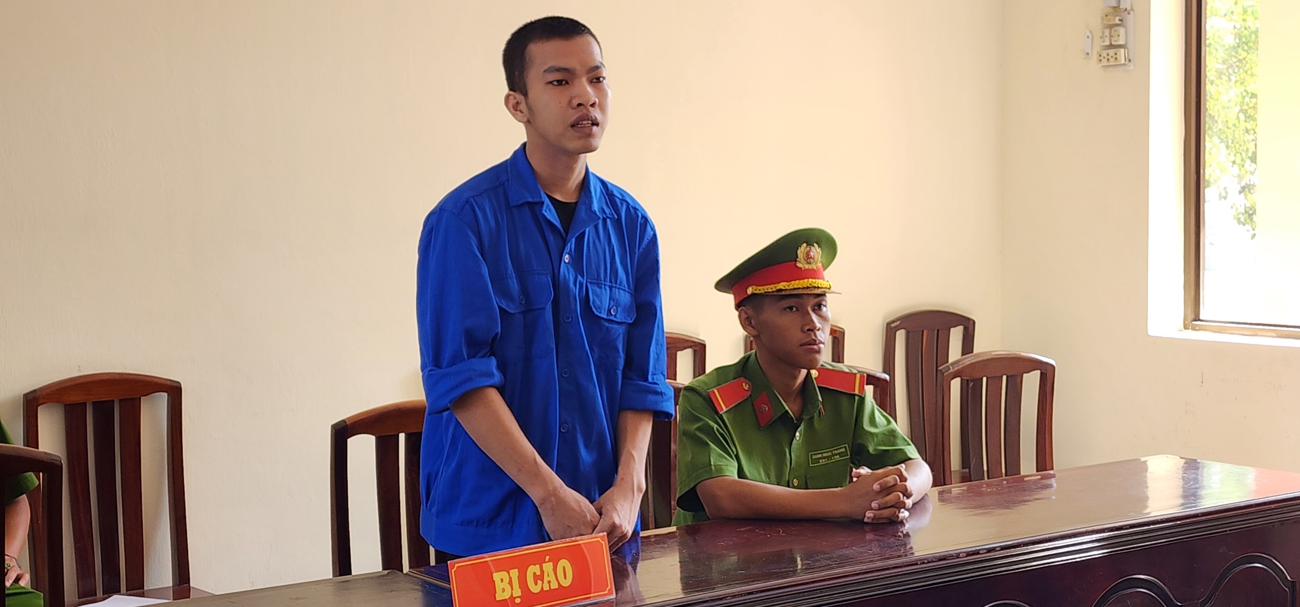 Lĩnh 12 th&aacute;ng t&ugrave; v&igrave; khoe s&uacute;ng tr&ecirc;n Facebook- Ảnh 1.