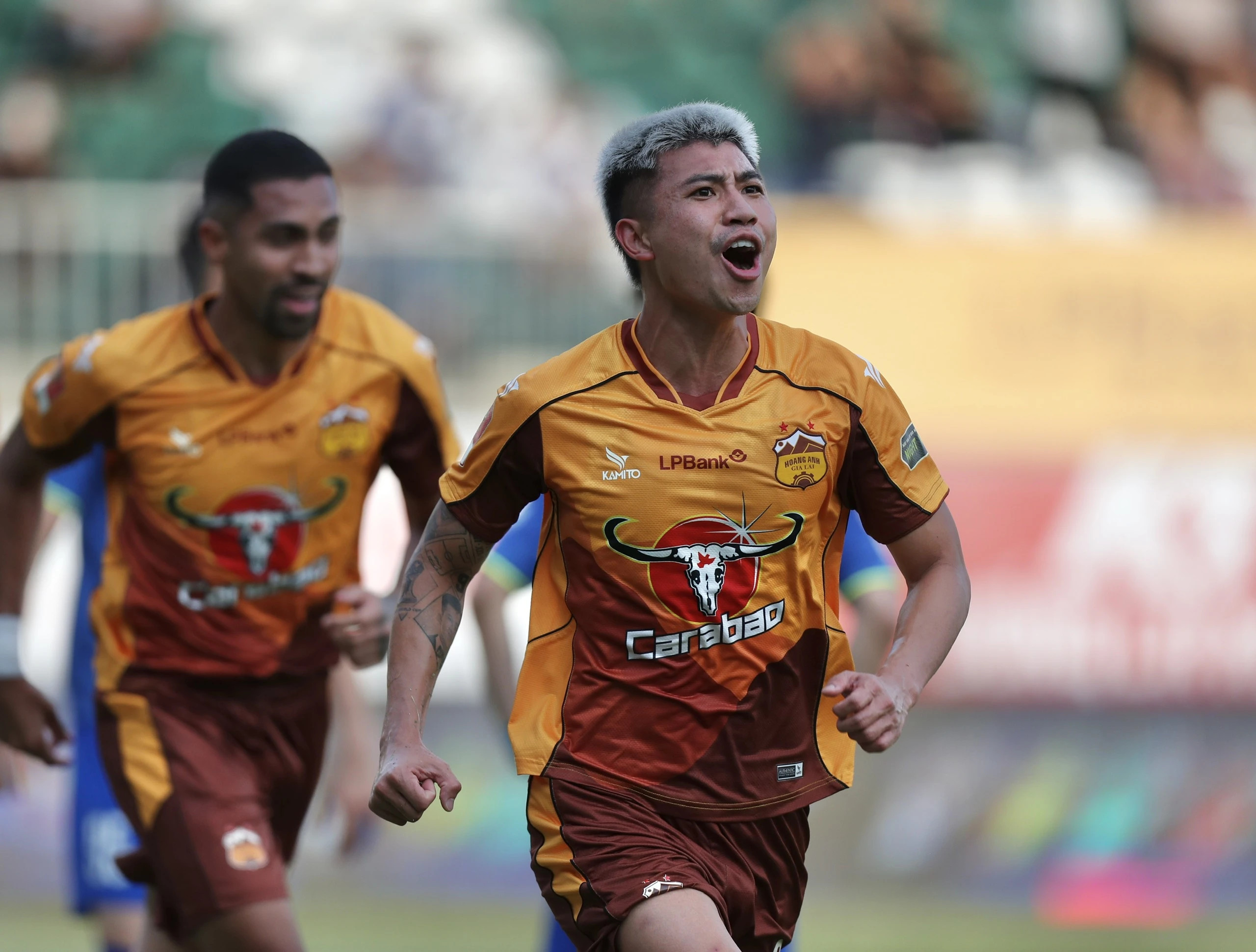 V&igrave; hồi sinh HAGL, HLV Vũ Tiến Th&agrave;nh &ldquo;x&ocirc; đổ&rdquo; niềm tự h&agrave;o một thời của bầu Đức?- Ảnh 2.