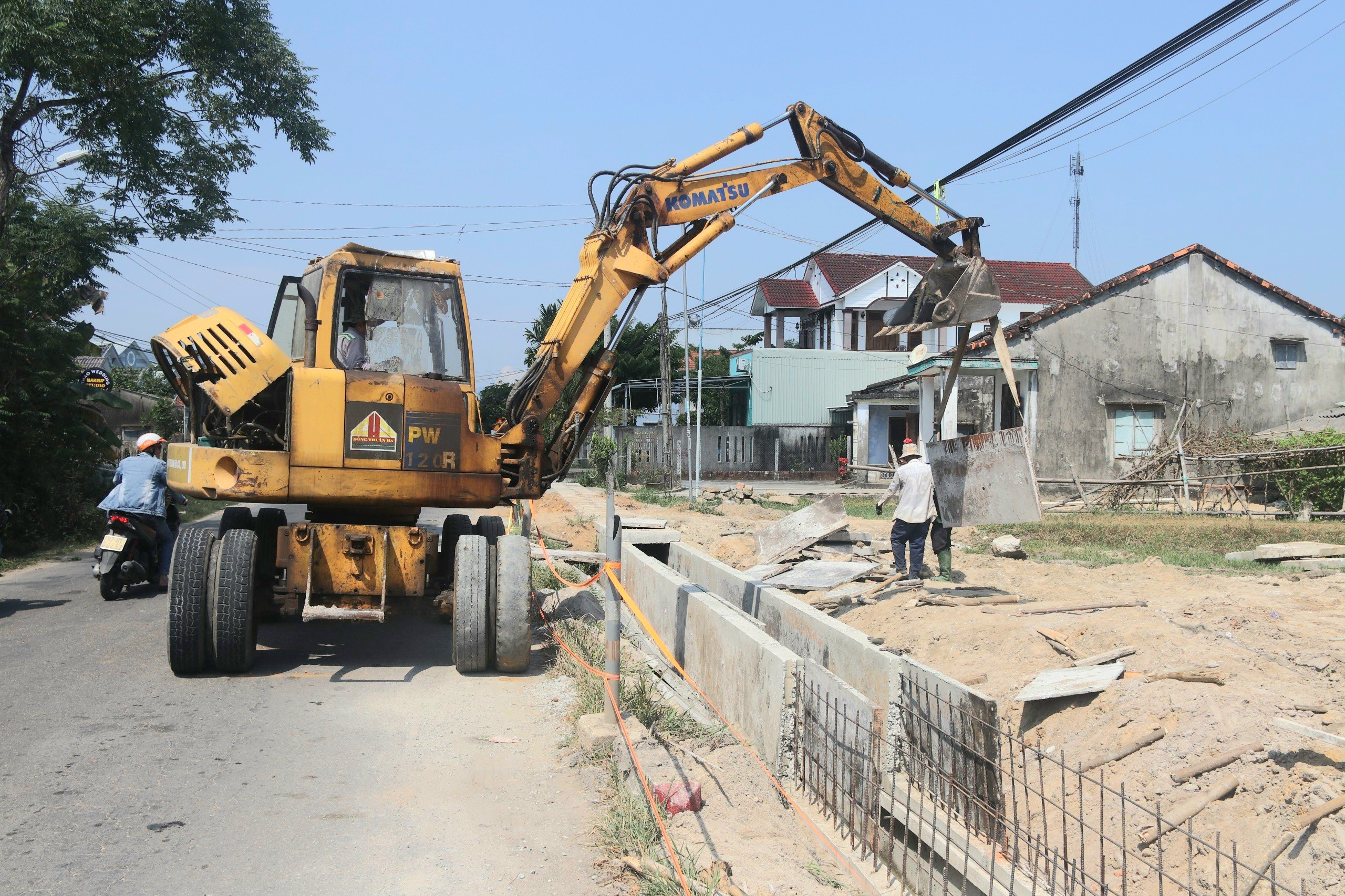 Dự &aacute;n cải tạo, n&acirc;ng cấp QL14E Quảng Nam vẫn vướng mặt bằng- Ảnh 2.