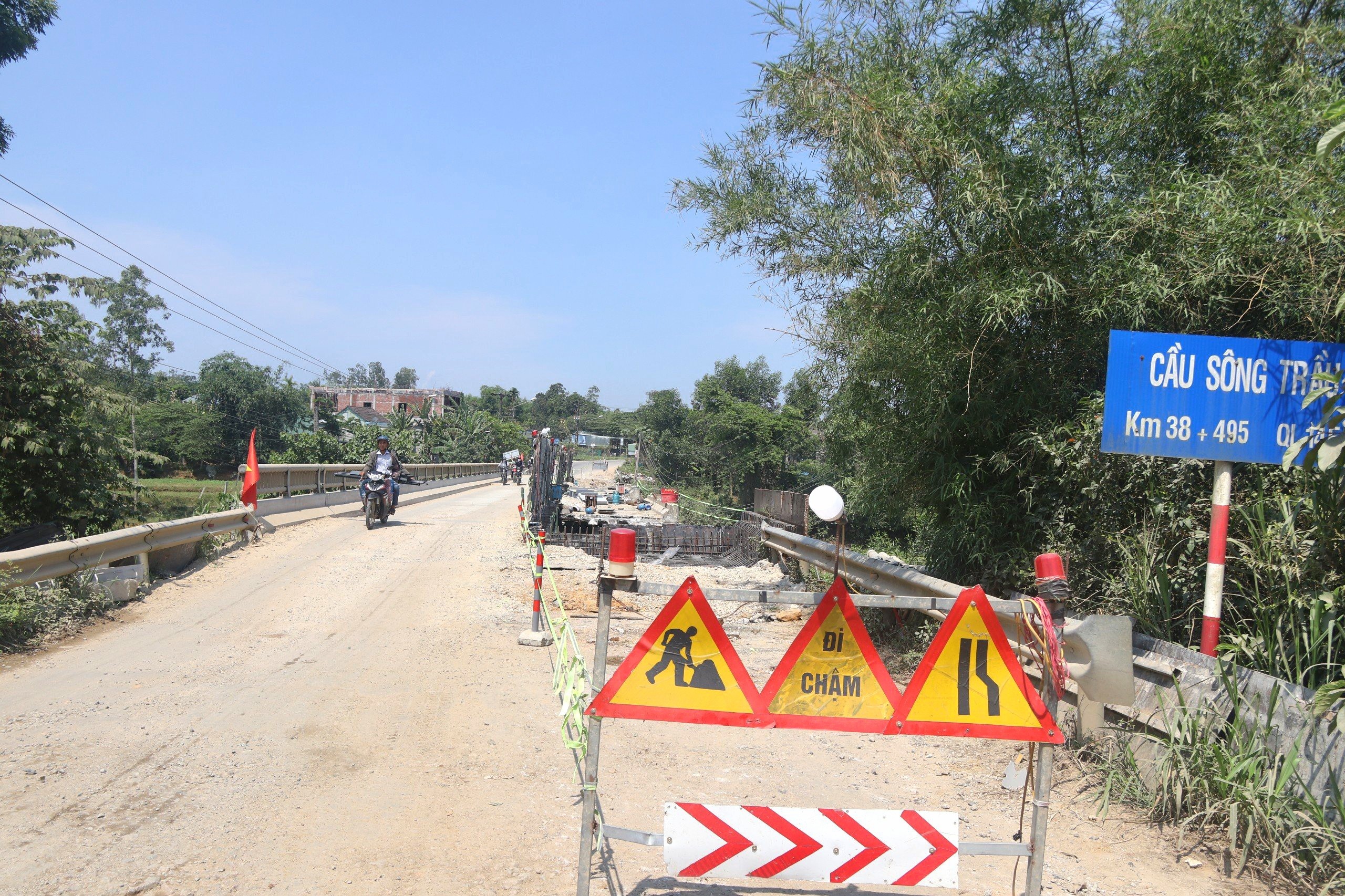 Dự &aacute;n cải tạo, n&acirc;ng cấp QL14E Quảng Nam vẫn vướng mặt bằng- Ảnh 8.