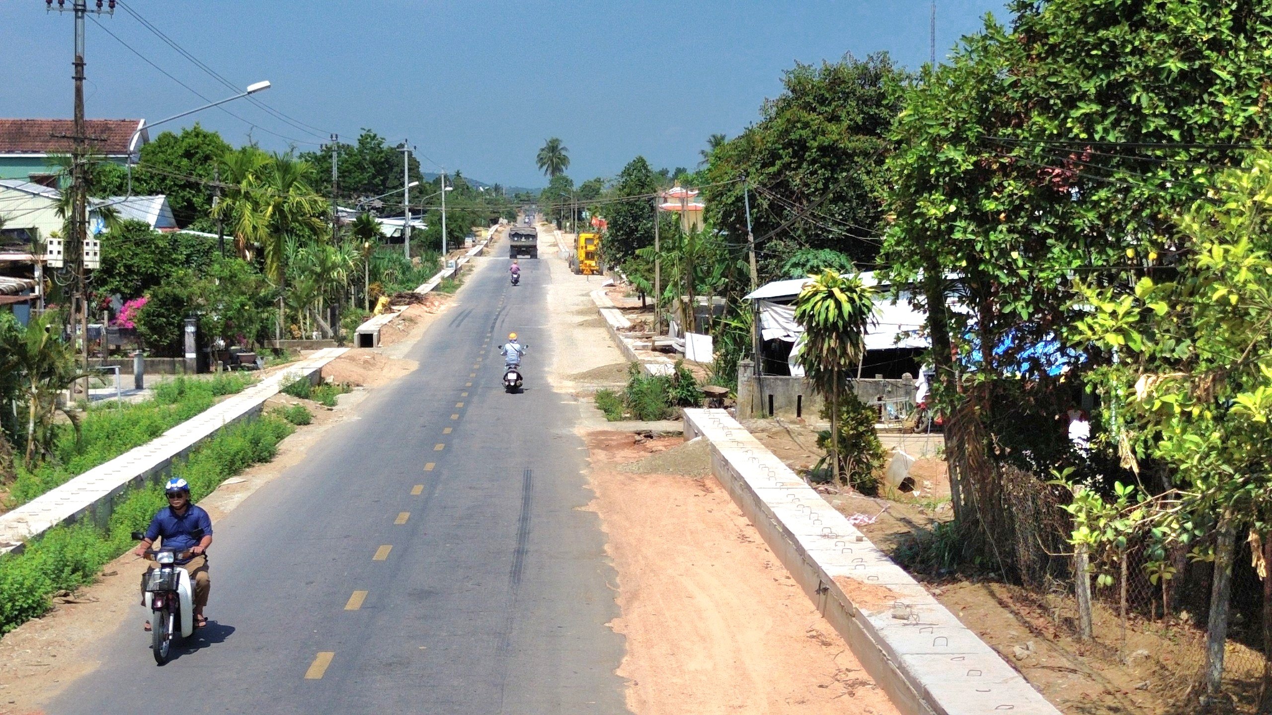 Dự &aacute;n cải tạo, n&acirc;ng cấp QL14E Quảng Nam vẫn vướng mặt bằng- Ảnh 10.