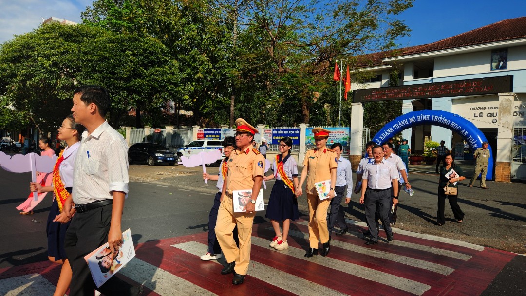 Kh&aacute;nh th&agrave;nh m&ocirc; h&igrave;nh trường học an to&agrave;n, &aacute;p dụng sổ tay ATGT- Ảnh 5.