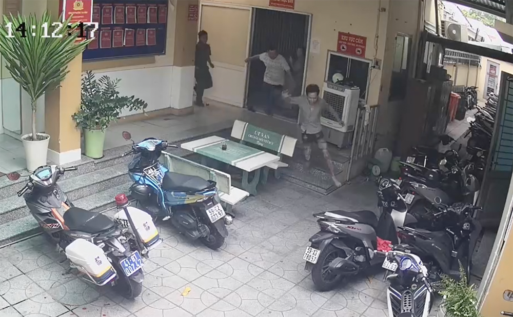 TP.HCM: Nghi can xin đi vệ sinh rồi th&aacute;o chạy khỏi trụ sở c&ocirc;ng an- Ảnh 1.