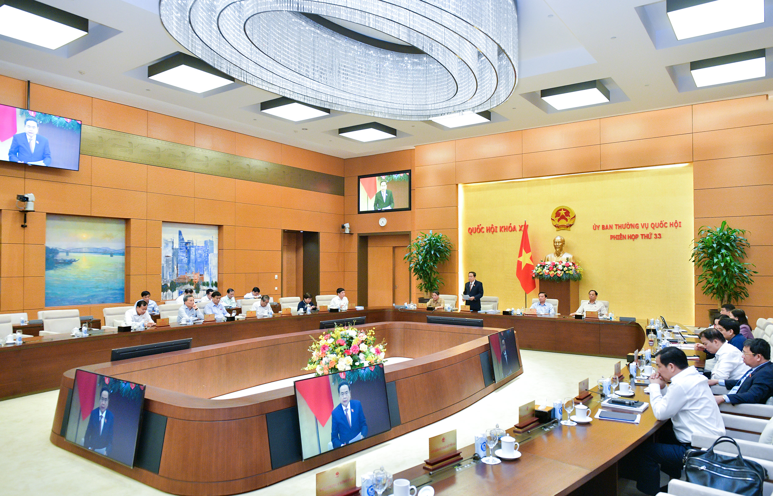 Ủy ban Thường vụ Quốc hội cho &yacute; kiến 2 dự thảo luật về giao th&ocirc;ng đường bộ- Ảnh 1.