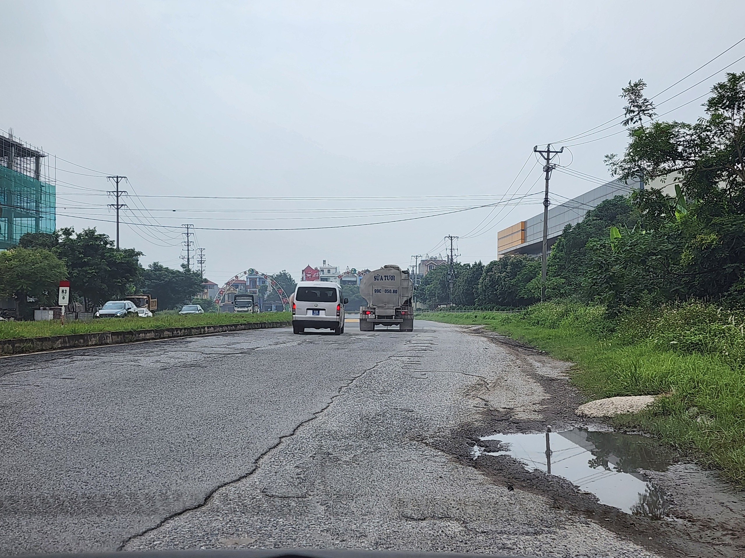 Vĩnh Ph&uacute;c: Đường l&agrave;m 11 năm chưa quyết to&aacute;n, xuống cấp nghi&ecirc;m trọng- Ảnh 3.