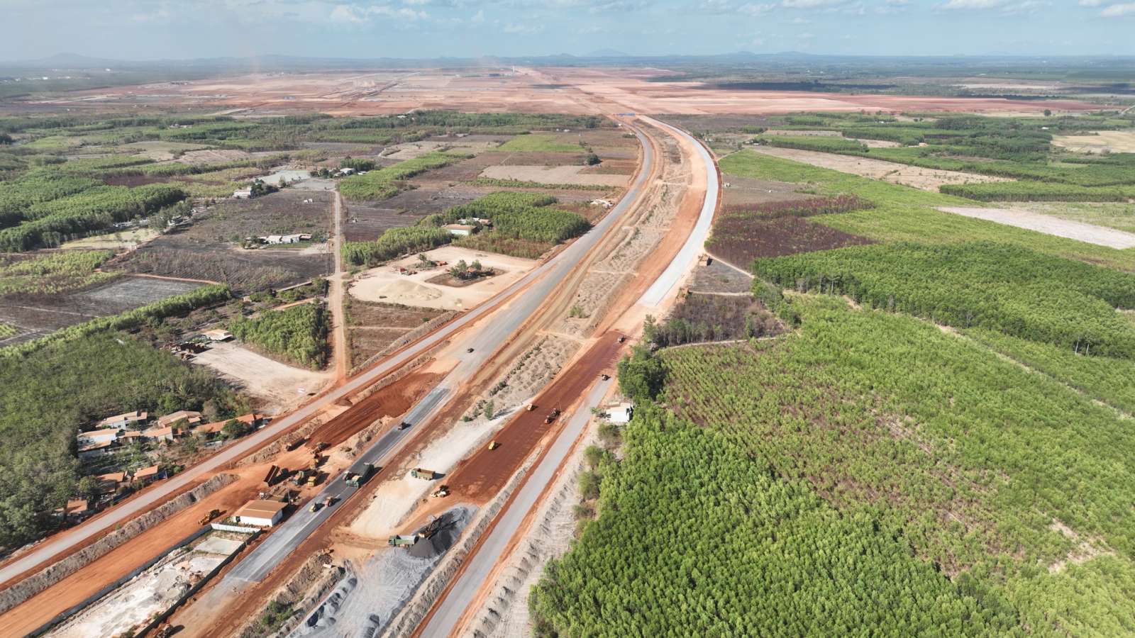 Trong th&aacute;ng 6 giải quyết xong mặt bằng đường T1, T2 kết nối s&acirc;n bay Long Th&agrave;nh- Ảnh 2.