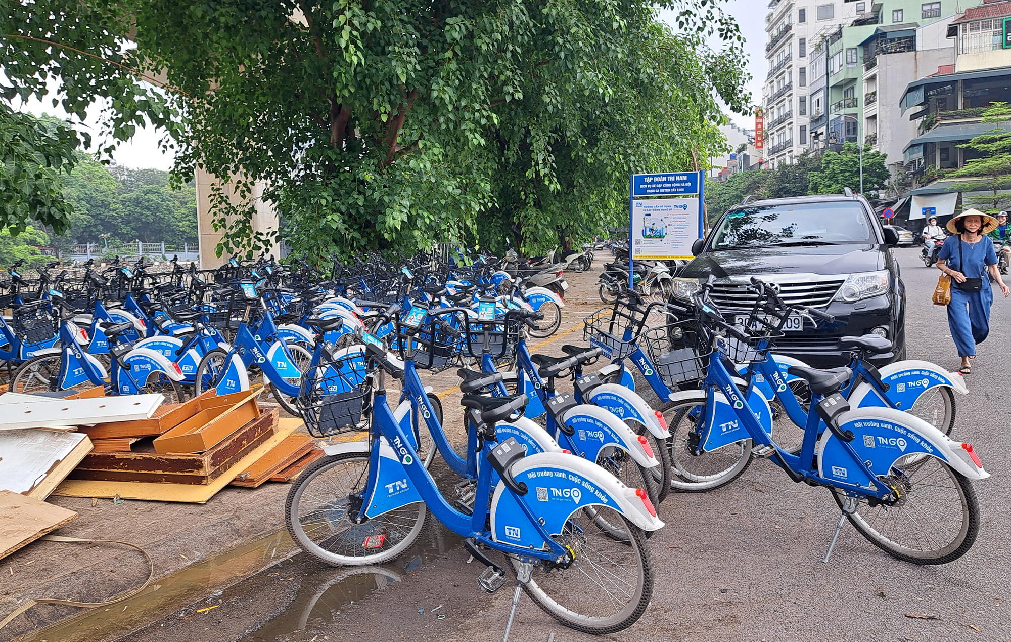 Xe đạp c&ocirc;ng cộng H&agrave; Nội ế kh&aacute;ch- Ảnh 2.