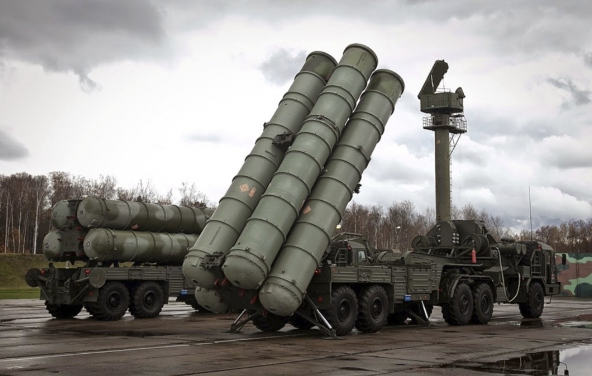 Ukraine tuyên bố đánh trúng 3 hệ thống phòng không S-400 và S-300 của Nga ở Crimea- Ảnh 1. Ukraine tuyên bố đánh trúng 3 hệ thống phòng không S-400 và S-300 của Nga ở Crimea- Ảnh 1.