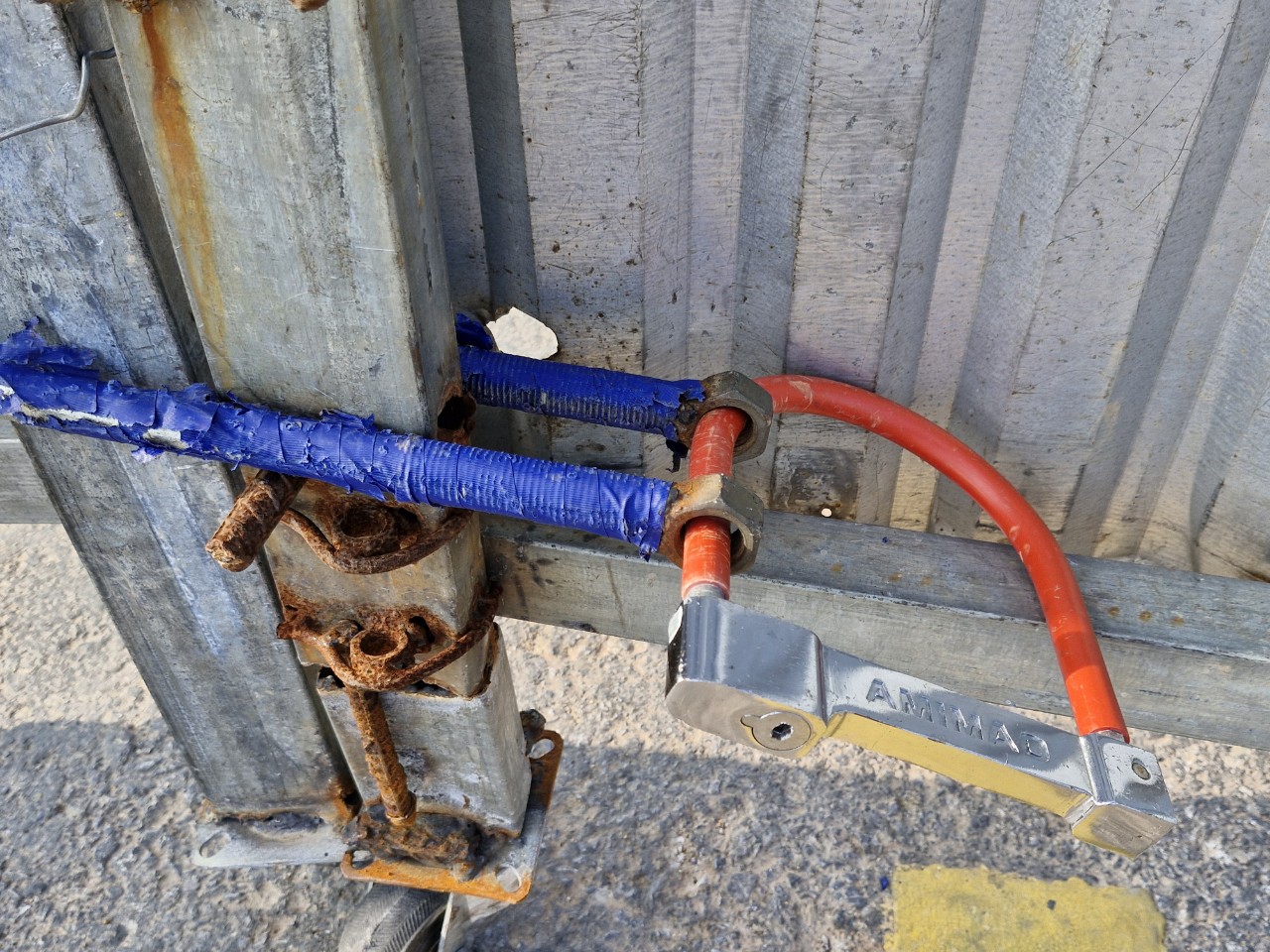 Ho&agrave;n th&agrave;nh gần 1 năm, v&igrave; sao cầu H&agrave; Bắc 2 nối Bắc Giang - Bắc Ninh vẫn bị r&agrave;o chắn?- Ảnh 6.