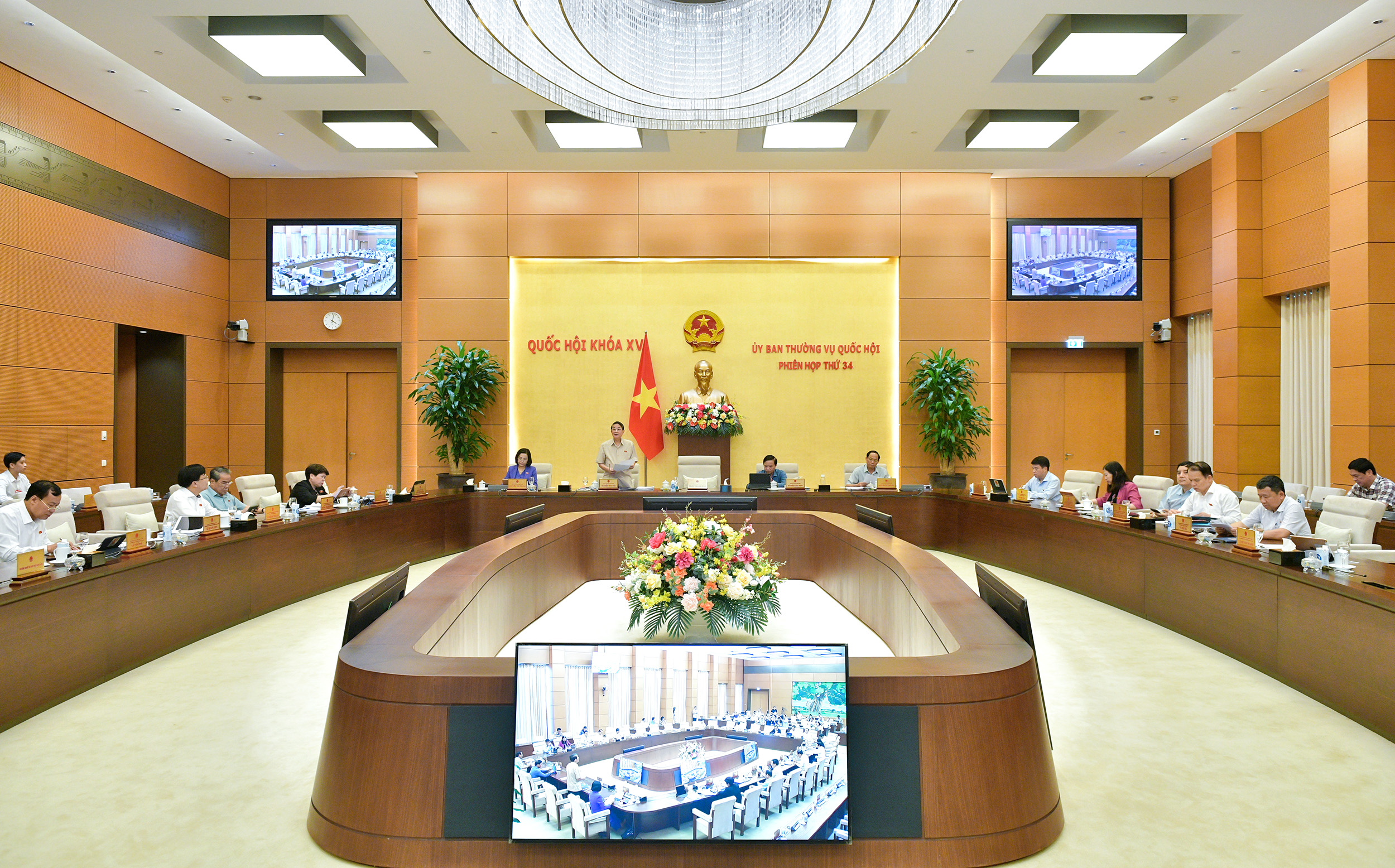 Chủ tịch H&agrave; Nội: Phải cắt điện, nước c&ocirc;ng tr&igrave;nh vi phạm để bảo vệ mạng sống của d&acirc;n- Ảnh 1.