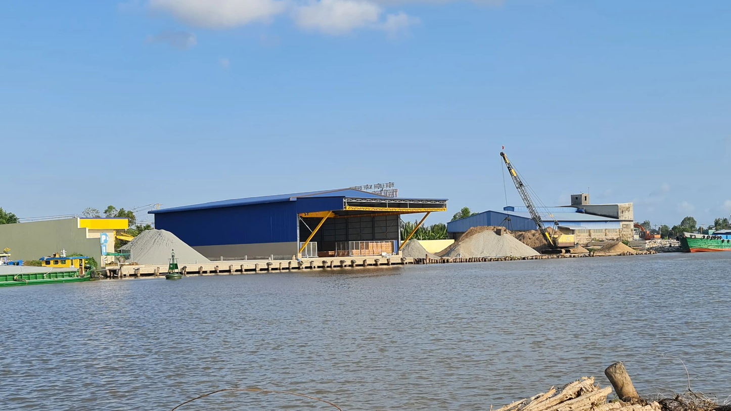 C&agrave; Mau: Kiểm tra c&aacute;c bến thủy nội địa tr&ecirc;n s&ocirc;ng &Ocirc;ng Đốc- Ảnh 1.