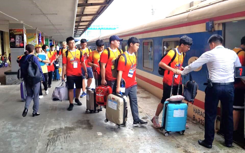 Đường sắt giảm gi&aacute; v&eacute; cho học sinh đi thi, nhập học