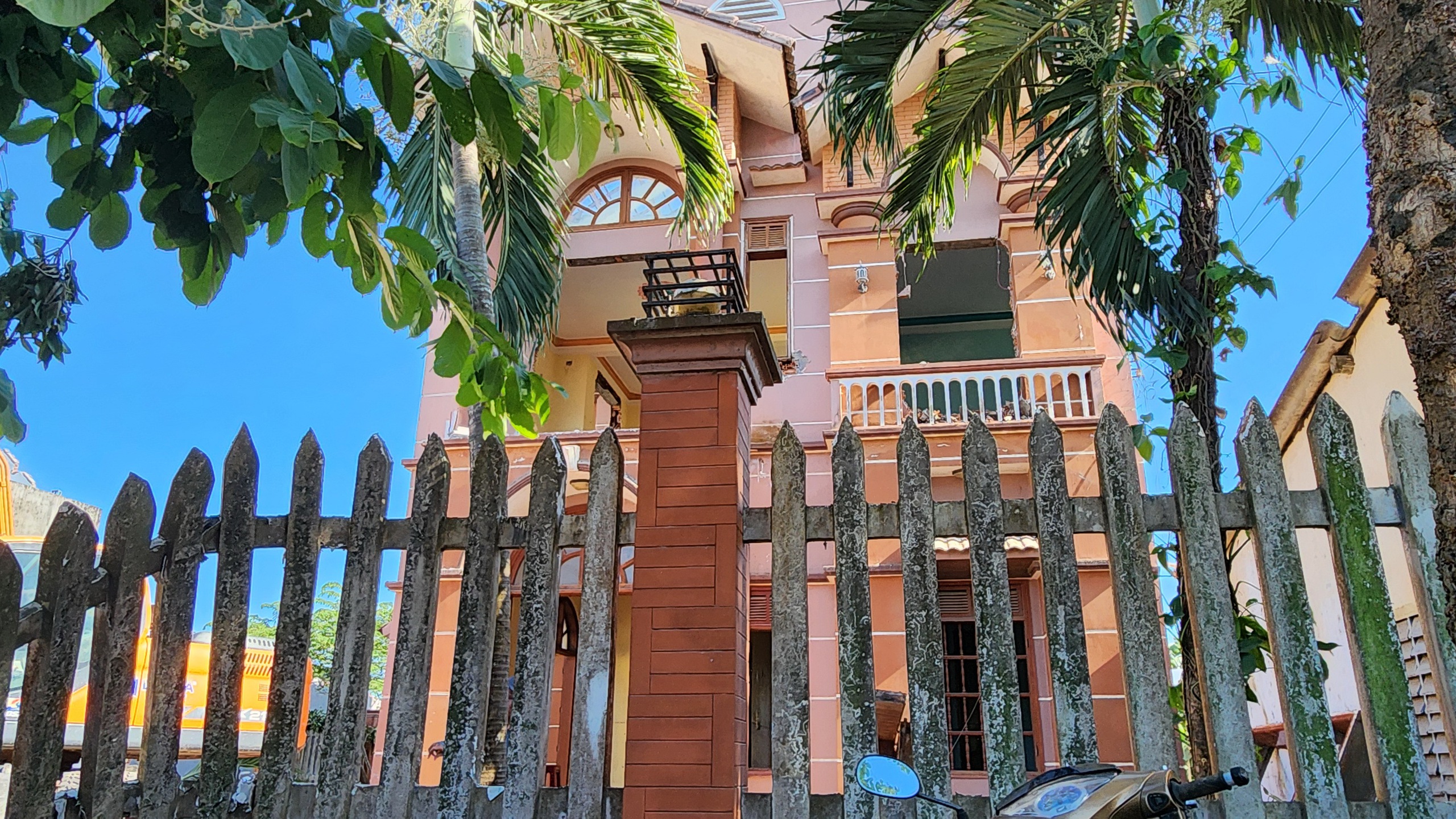 Cận cảnh gia chủ th&aacute;o dỡ căn biệt thự nhường đất l&agrave;m cao tốc- Ảnh 4.