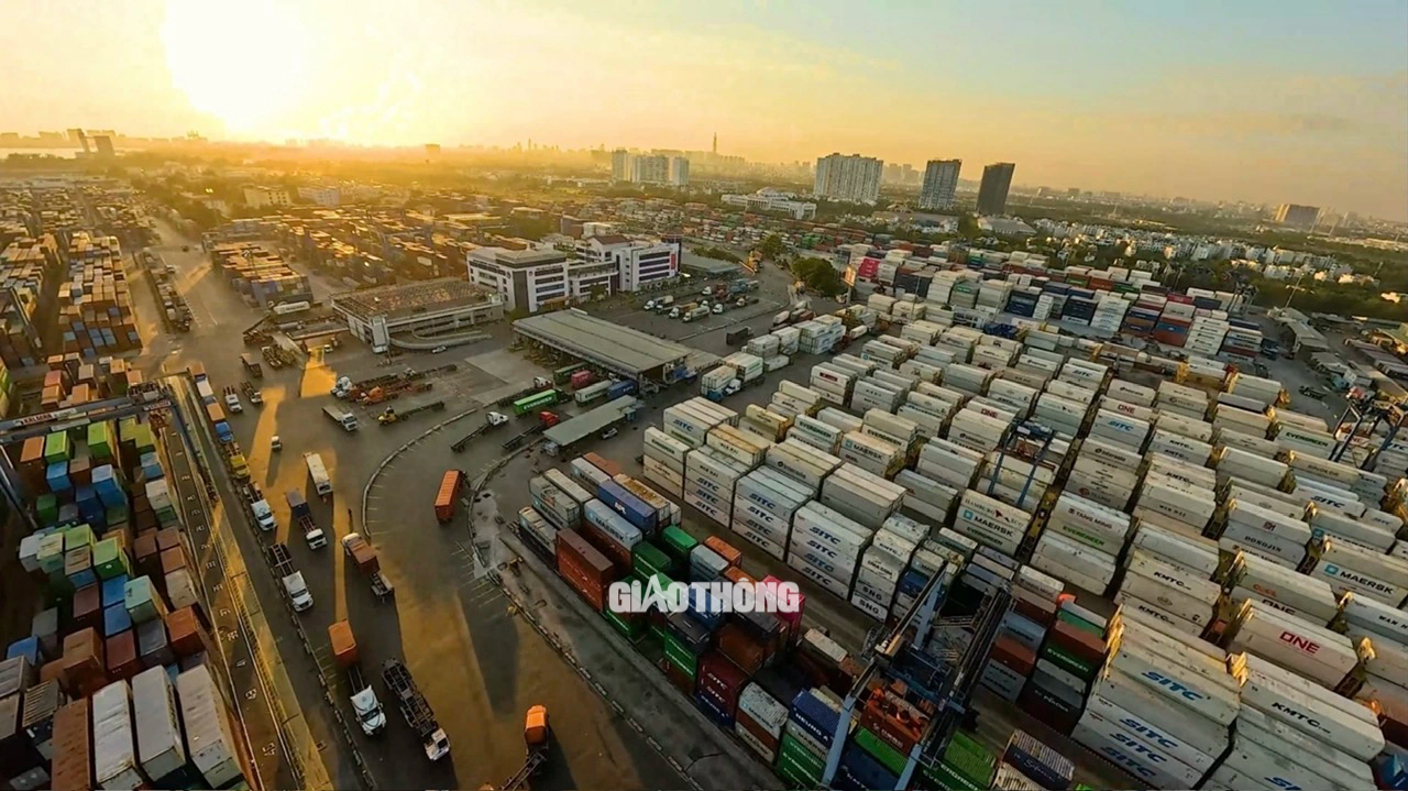 Tân Cảng Sài Gòn: Chưa có căn cứ khẳng định hồ tiêu, cà phê bị rút ruột tại cảng Cát Lái- Ảnh 1. Tân Cảng Sài Gòn: Chưa có căn cứ khẳng định hồ tiêu, cà phê bị rút ruột tại cảng Cát Lái- Ảnh 1.