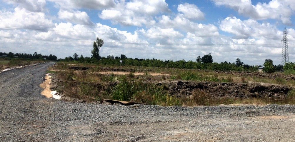 Bốn gói thầu cao tốc trục ngang qua Cần Thơ: Hết chờ cát lại chờ di dời đường điện- Ảnh 3. Bốn gói thầu cao tốc trục ngang qua Cần Thơ: Hết chờ cát lại chờ di dời đường điện- Ảnh 3.