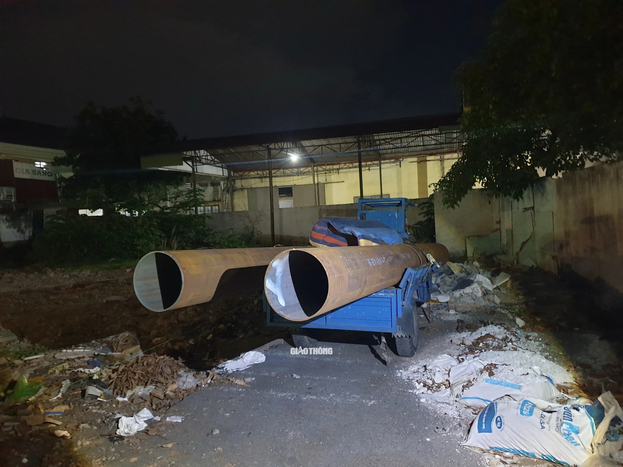 Va chạm xe ba g&aacute;c chở cồng kềnh, nam điều dưỡng tử vong thương t&acirc;m- Ảnh 1.