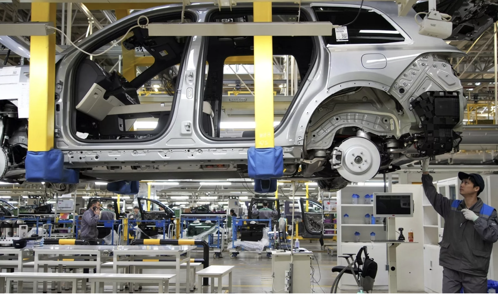 EU sẽ &aacute;p thuế tới 38,1% với &ocirc; t&ocirc; điện Trung Quốc, nguy cơ thương chiến b&ugrave;ng nổ- Ảnh 1.