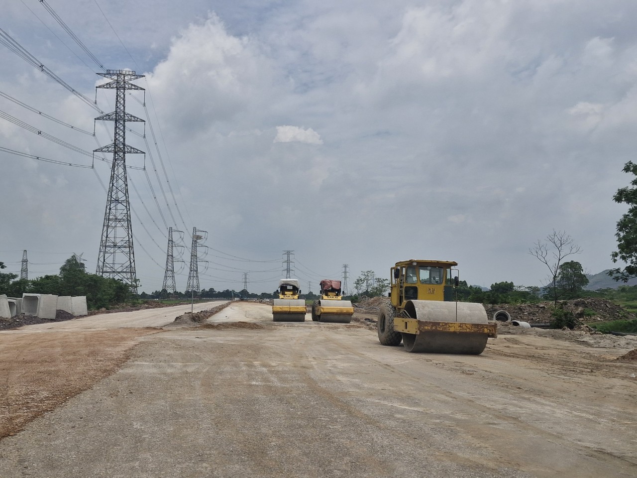 Bắc Giang: Chưa GPMB, chủ đầu tư đ&atilde; san ủi nghĩa địa để thi c&ocirc;ng khu c&ocirc;ng nghiệp- Ảnh 3.