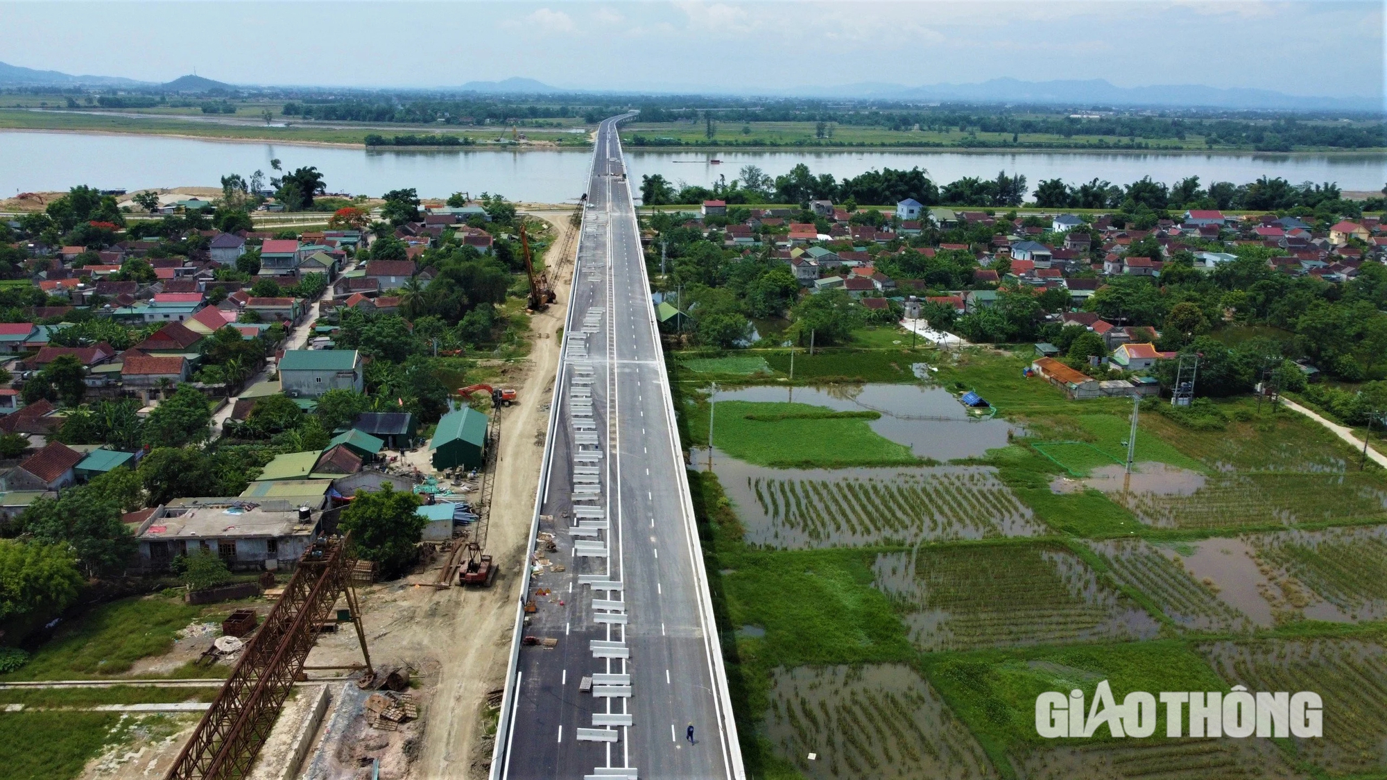 Ngắm cầu d&agrave;i nhất tuyến cao tốc nối Nghệ An - H&agrave; Tĩnh sắp th&ocirc;ng xe- Ảnh 4.