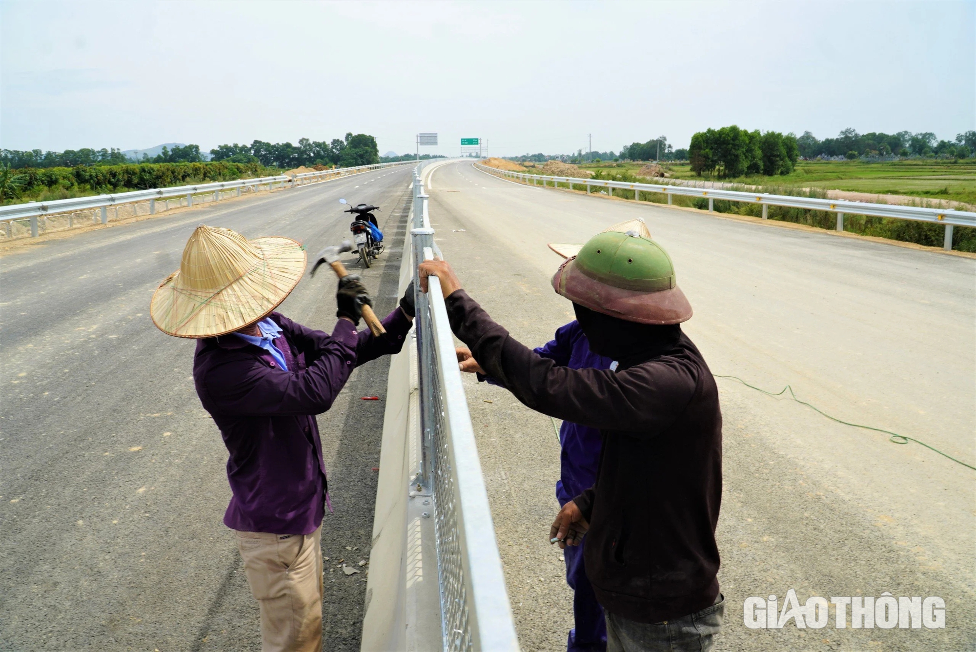 Ngắm cầu d&agrave;i nhất tuyến cao tốc nối Nghệ An - H&agrave; Tĩnh sắp th&ocirc;ng xe- Ảnh 8.