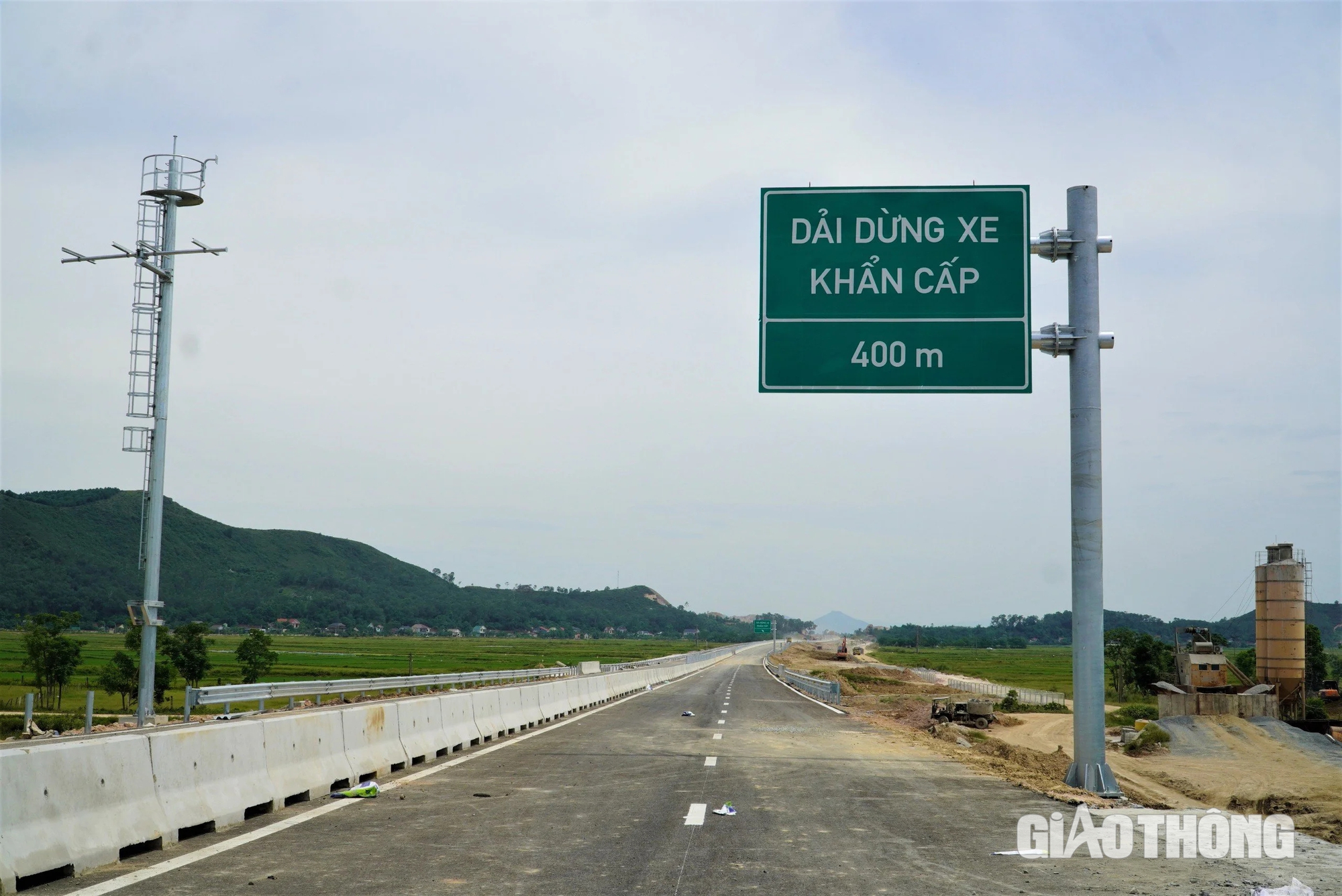 Ngắm cầu d&agrave;i nhất tuyến cao tốc nối Nghệ An - H&agrave; Tĩnh sắp th&ocirc;ng xe- Ảnh 9.