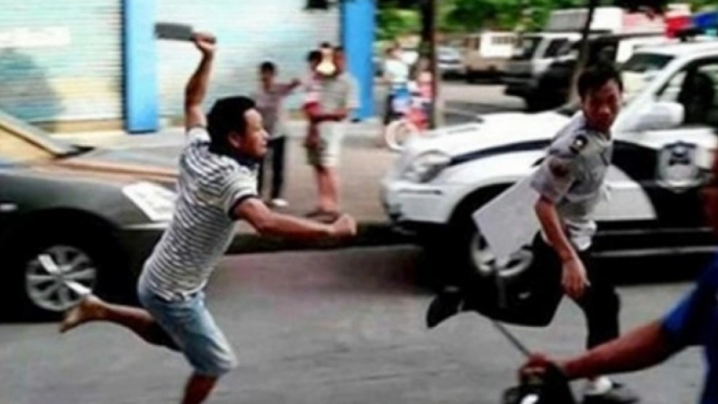 Bạc Li&ecirc;u: Tạm giữ thanh ni&ecirc;n d&ugrave;ng dao đ&acirc;m 2 người h&agrave;ng x&oacute;m- Ảnh 1.