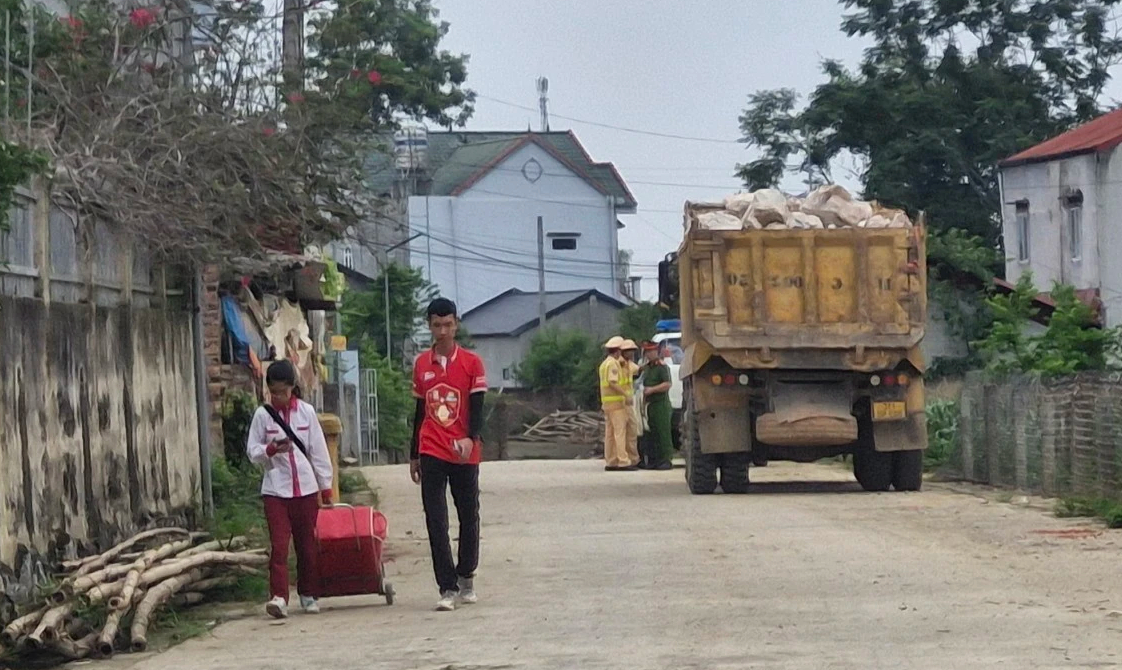 Kh&ocirc;ng lắp đặt trạm c&acirc;n, nhiều điểm mỏ ở Cao Bằng tiếp tay cho xe qu&aacute; tải- Ảnh 2.