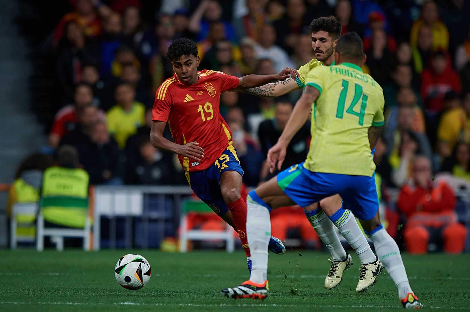 S&aacute;t ng&agrave;y đ&aacute; EURO 2024, thần đồng T&acirc;y Ban Nha vẫn l&agrave;m điều kh&oacute; tin- Ảnh 1.