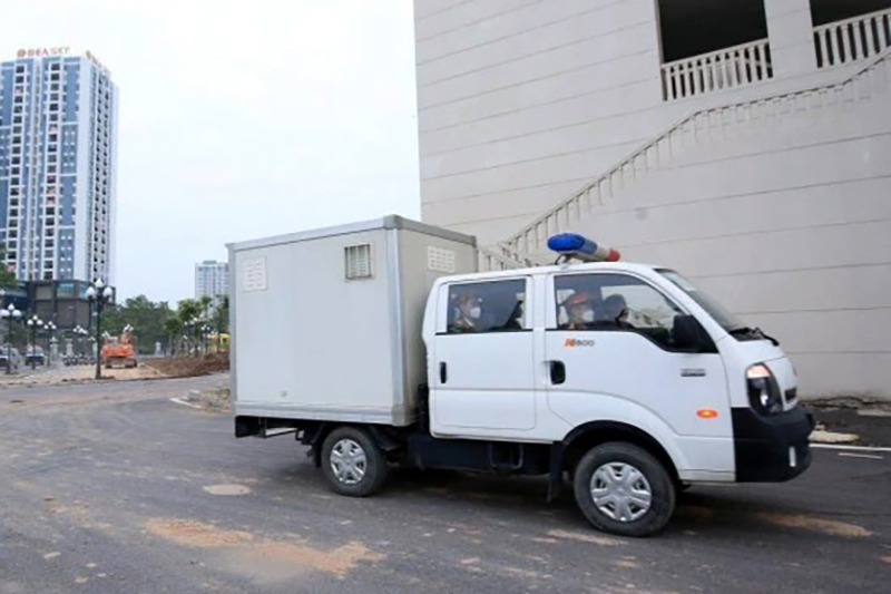 Hai cựu cán bộ hải quan lĩnh án trong vụ buôn lậu lô hàng hơn 10 triệu USD- Ảnh 1. Hai cựu cán bộ hải quan lĩnh án trong vụ buôn lậu lô hàng hơn 10 triệu USD- Ảnh 1.