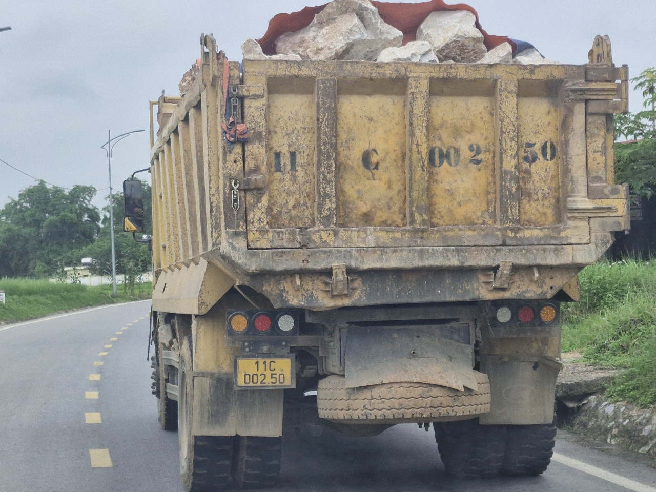 Kh&ocirc;ng lắp đặt trạm c&acirc;n, nhiều điểm mỏ ở Cao Bằng tiếp tay cho xe qu&aacute; tải- Ảnh 1.