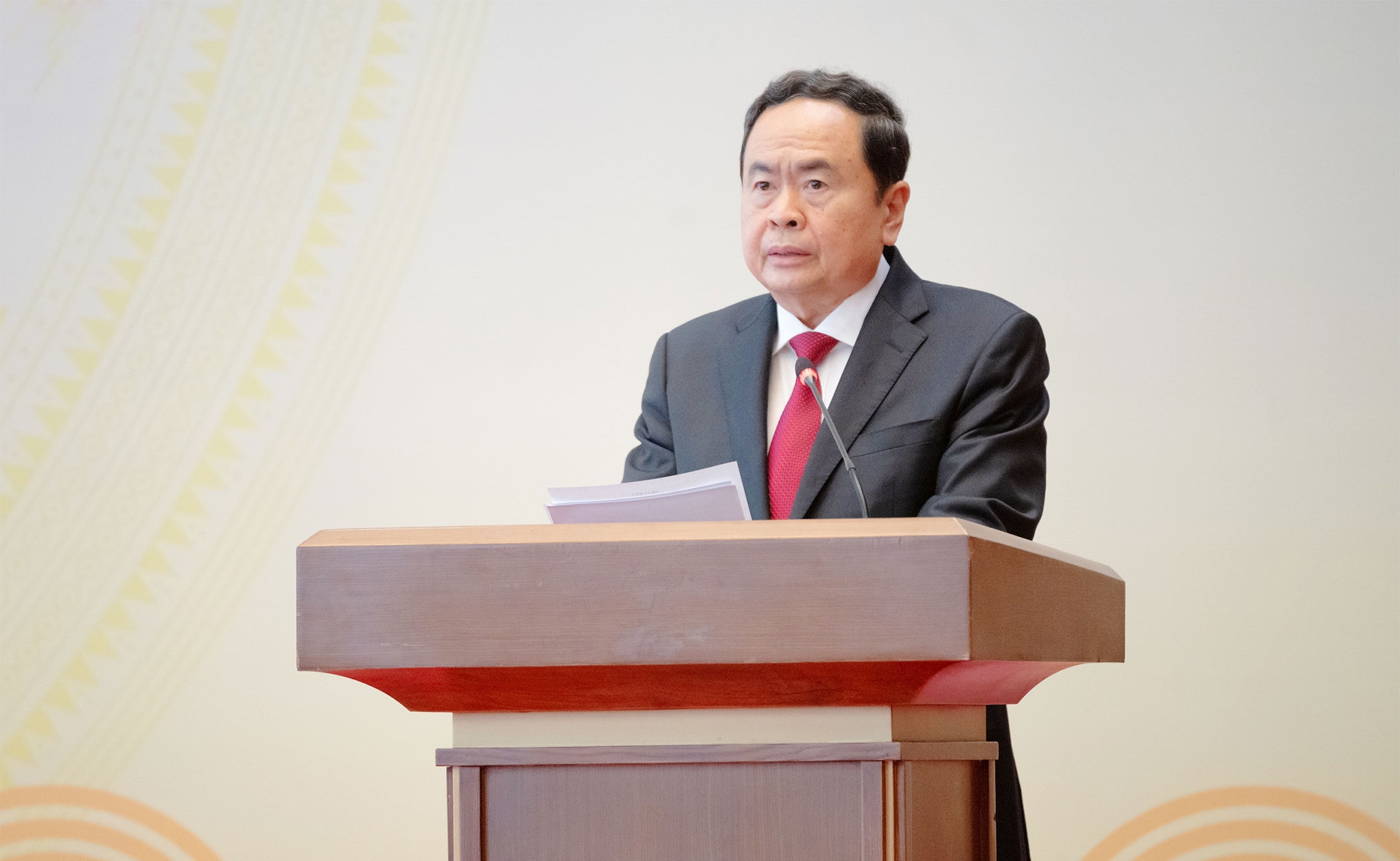 Chủ tịch Quốc hội x&uacute;c động khi c&oacute; người hiến m&aacute;u h&agrave;ng trăm lần- Ảnh 1.