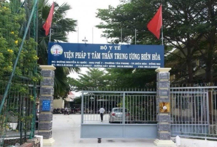 Bắt hai b&aacute;c sĩ ở Viện Ph&aacute;p y t&acirc;m thần Trung ương Bi&ecirc;n H&ograve;a- Ảnh 1.